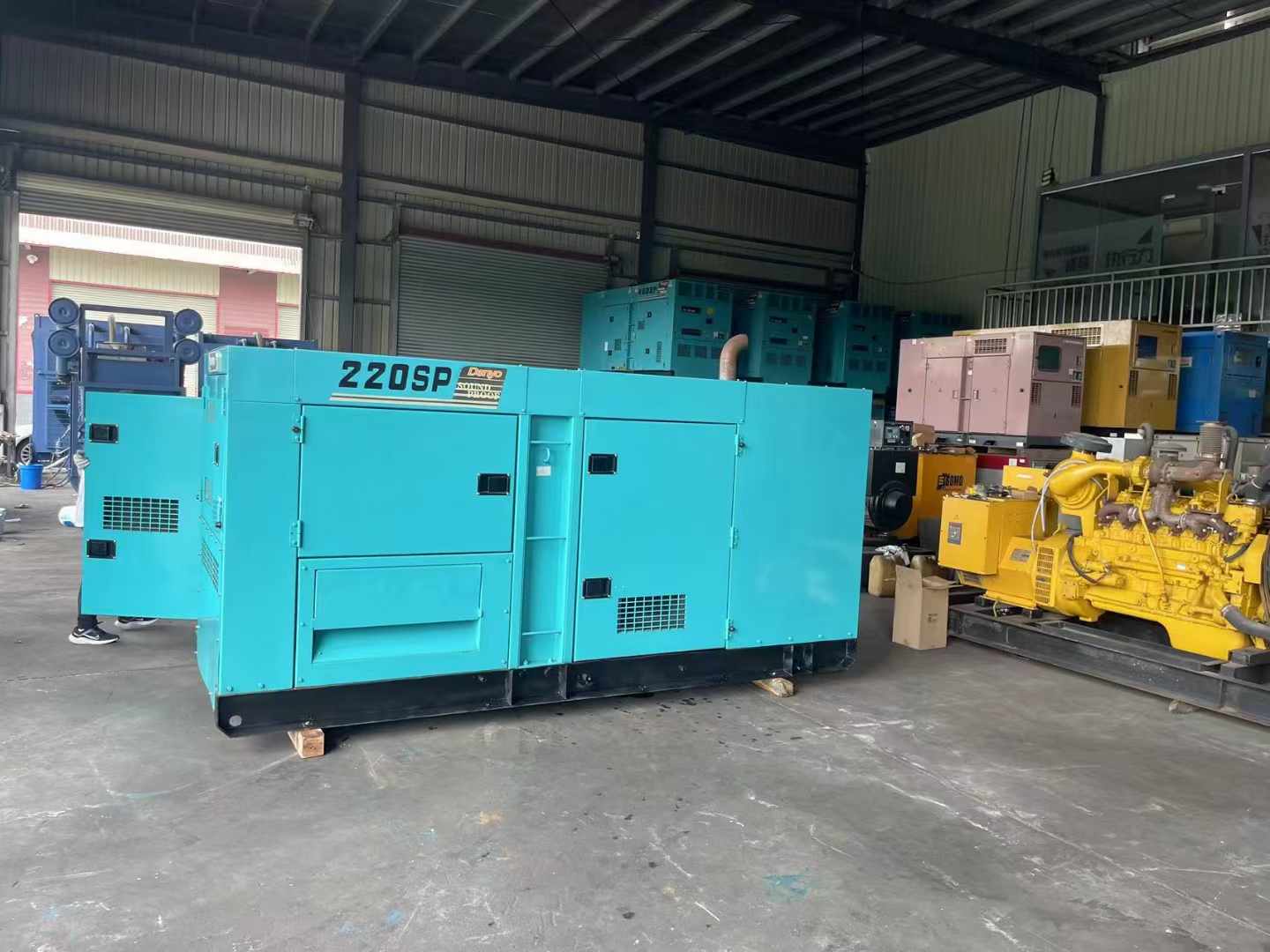 阿克陶800kW 柴油发电机的输出电流波动范围是多少？